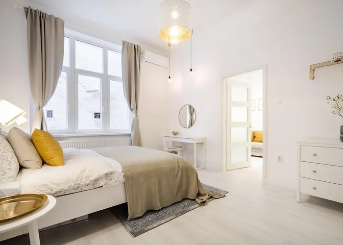 Bpr Lynx With A/c بودابست