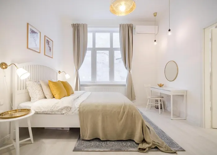 Bpr Lynx With A/c Apartment Budapest